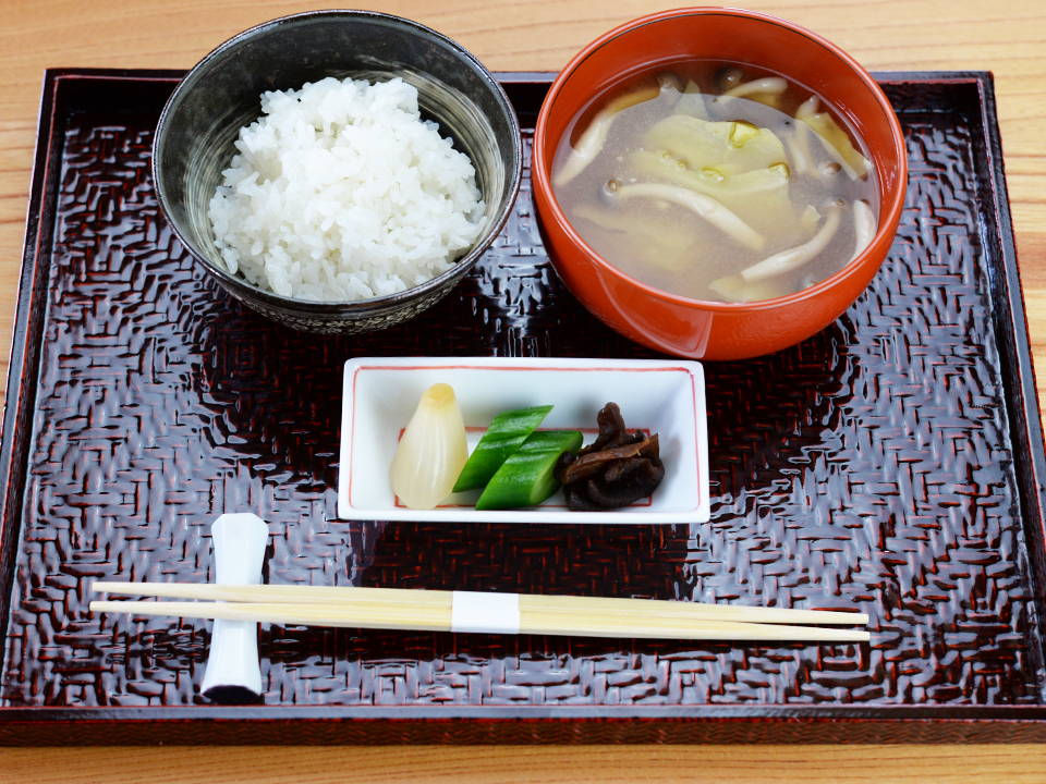 The richness of Japanese food born from soup, rice, and pickles.