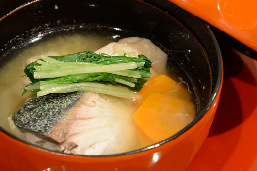 寒ぶりと大根、水菜、京人参　干し椎茸、ごぼうの味噌汁